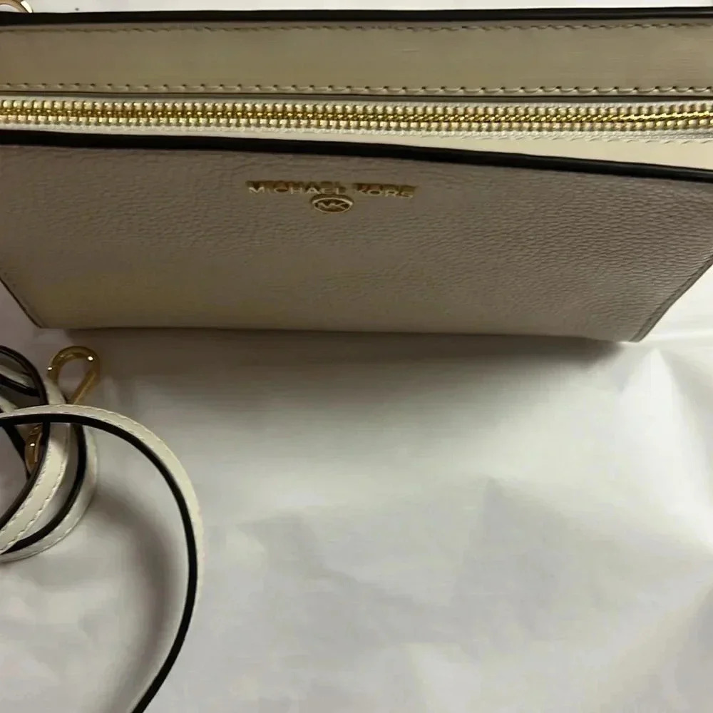 Michael Kors crossbody - Picture 3 of 6
